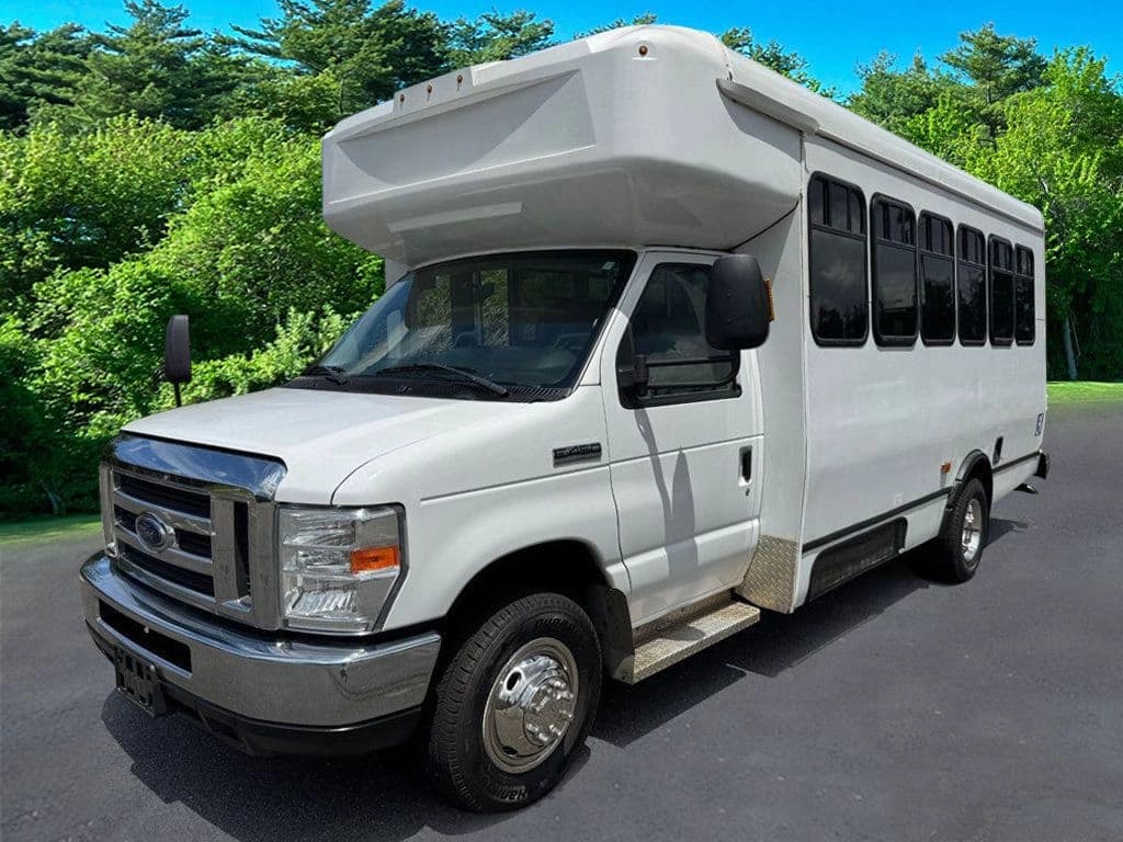 2017 Ford E-450 Wheelchair Shuttle Bus - Image 14