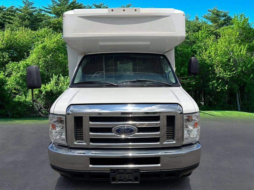 2017 Ford E-450 Wheelchair Shuttle Bus - Image 15