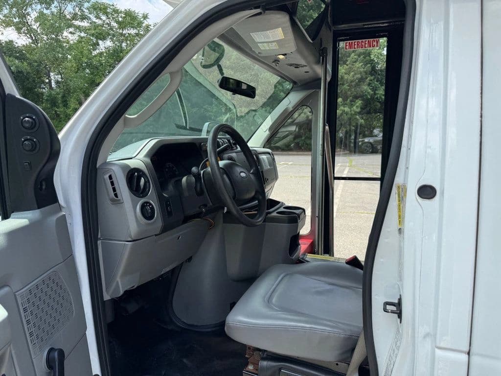 2017 Ford E-450 Wheelchair Shuttle Bus - Image 20