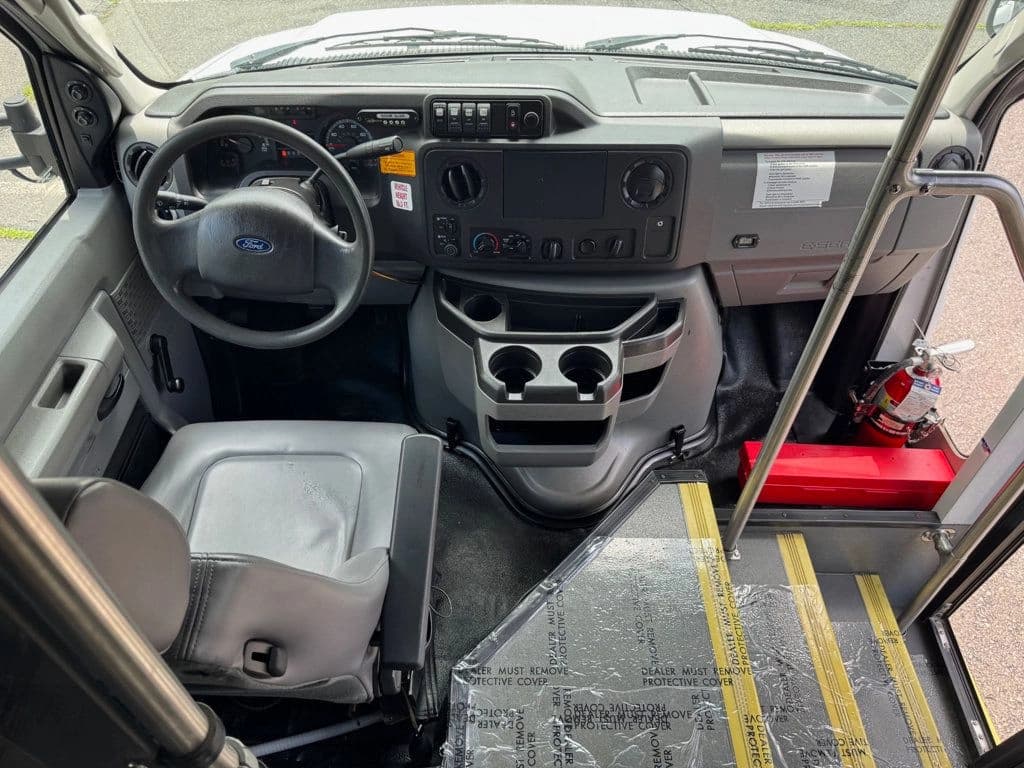 2017 Ford E-450 Wheelchair Shuttle Bus - Image 21