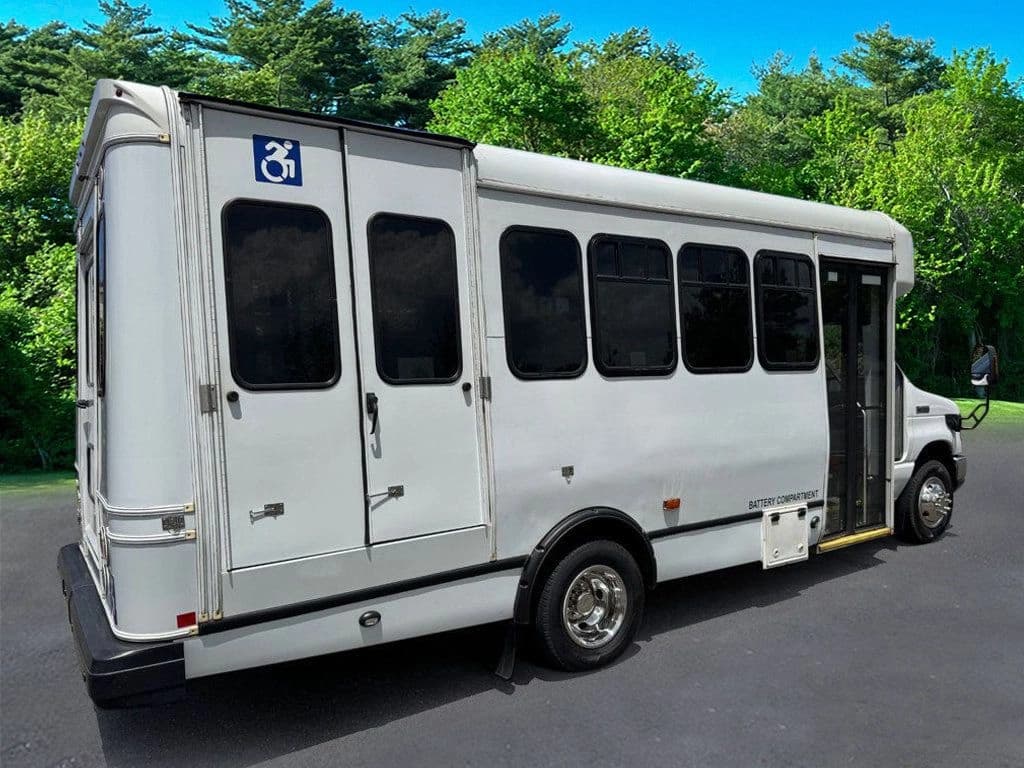 2017 Ford E-450 Wheelchair Shuttle Bus - Image 5