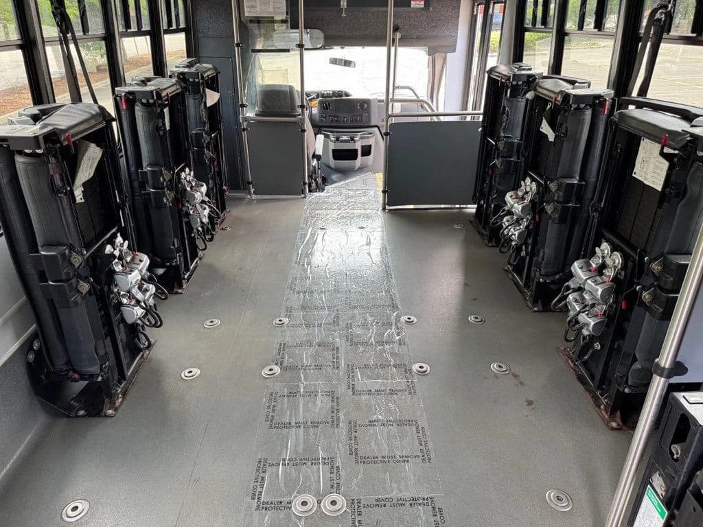 2017 Ford E-450 Wheelchair Shuttle Bus - Image 7