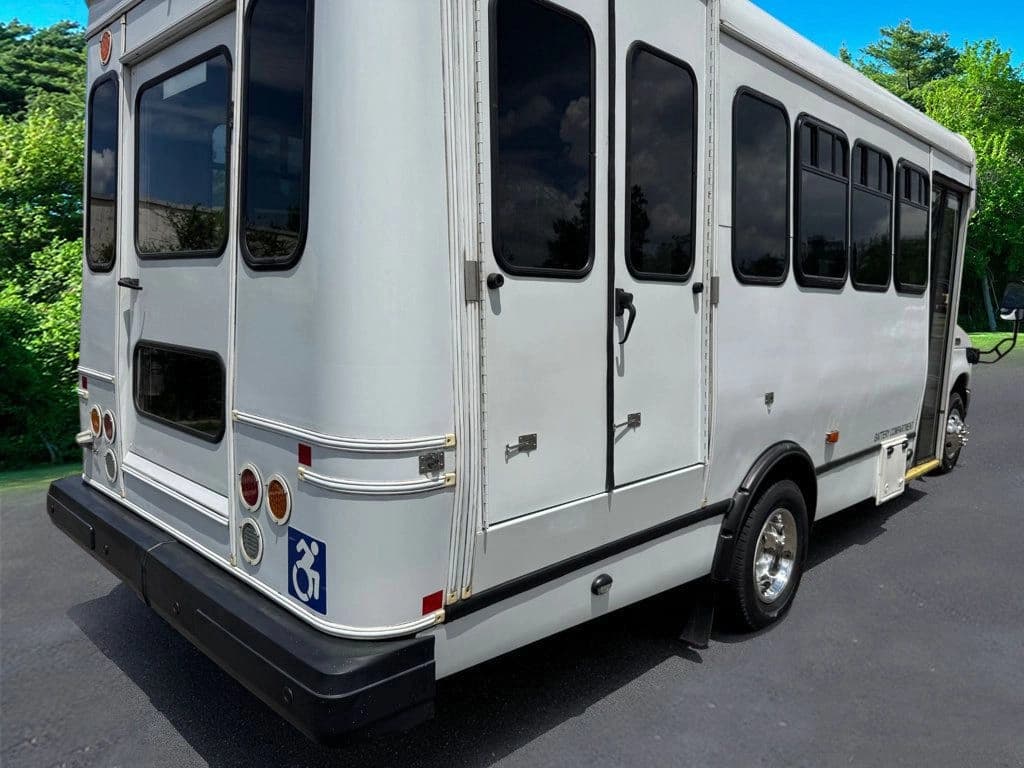 2017 Ford E-450 Wheelchair Shuttle Bus - Image 8