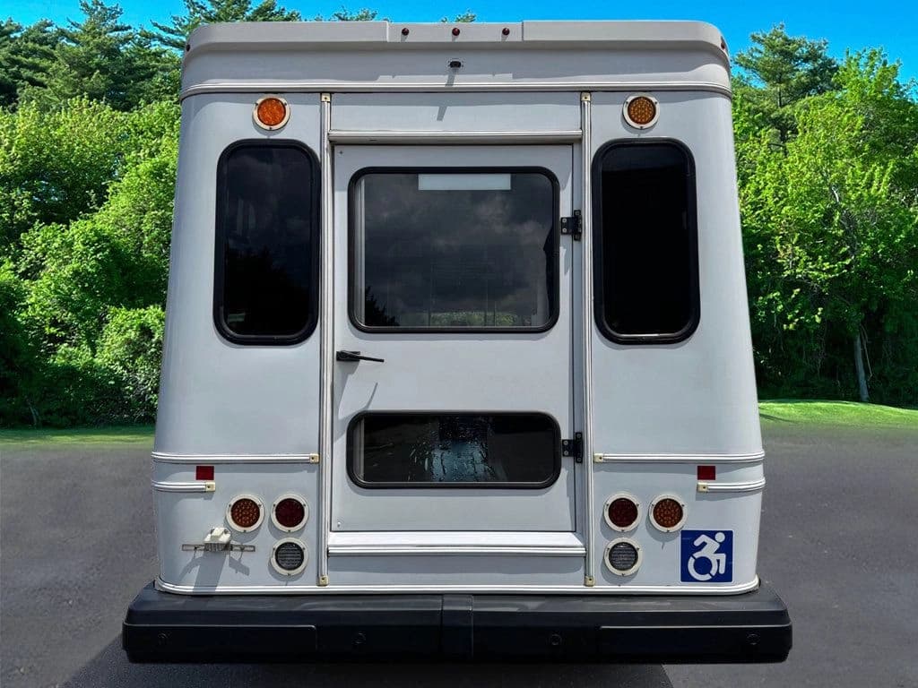2017 Ford E-450 Wheelchair Shuttle Bus - Image 9