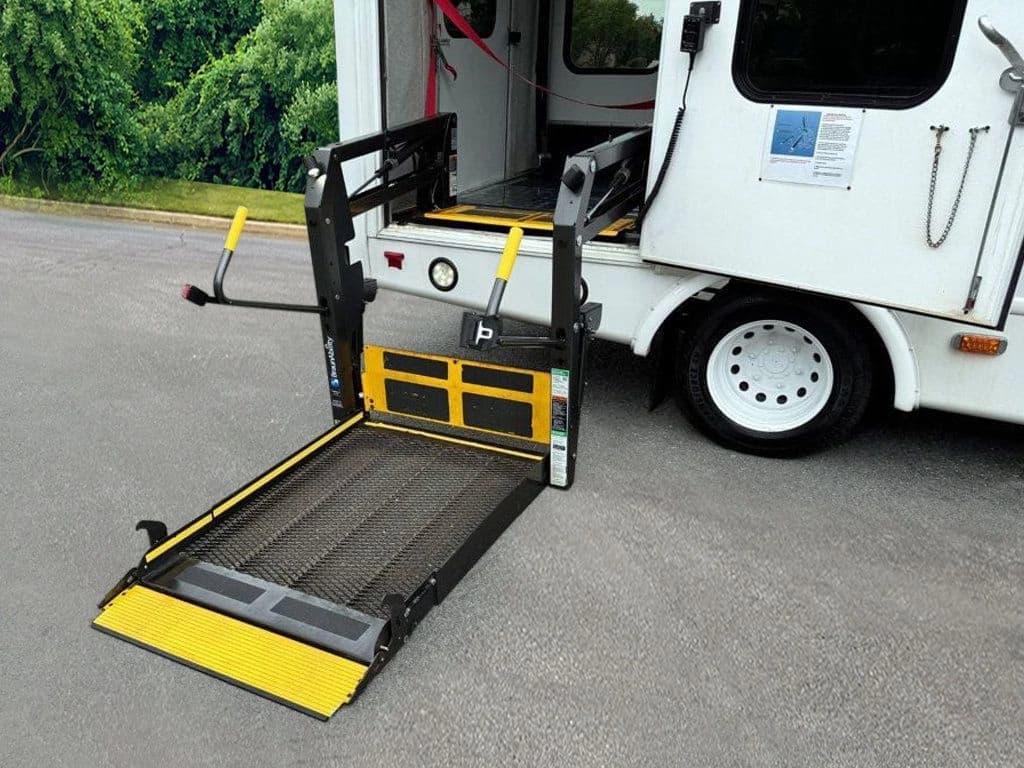 2017 Ford Transit T-350HD Wheelchair Shuttle Bus - Image 17