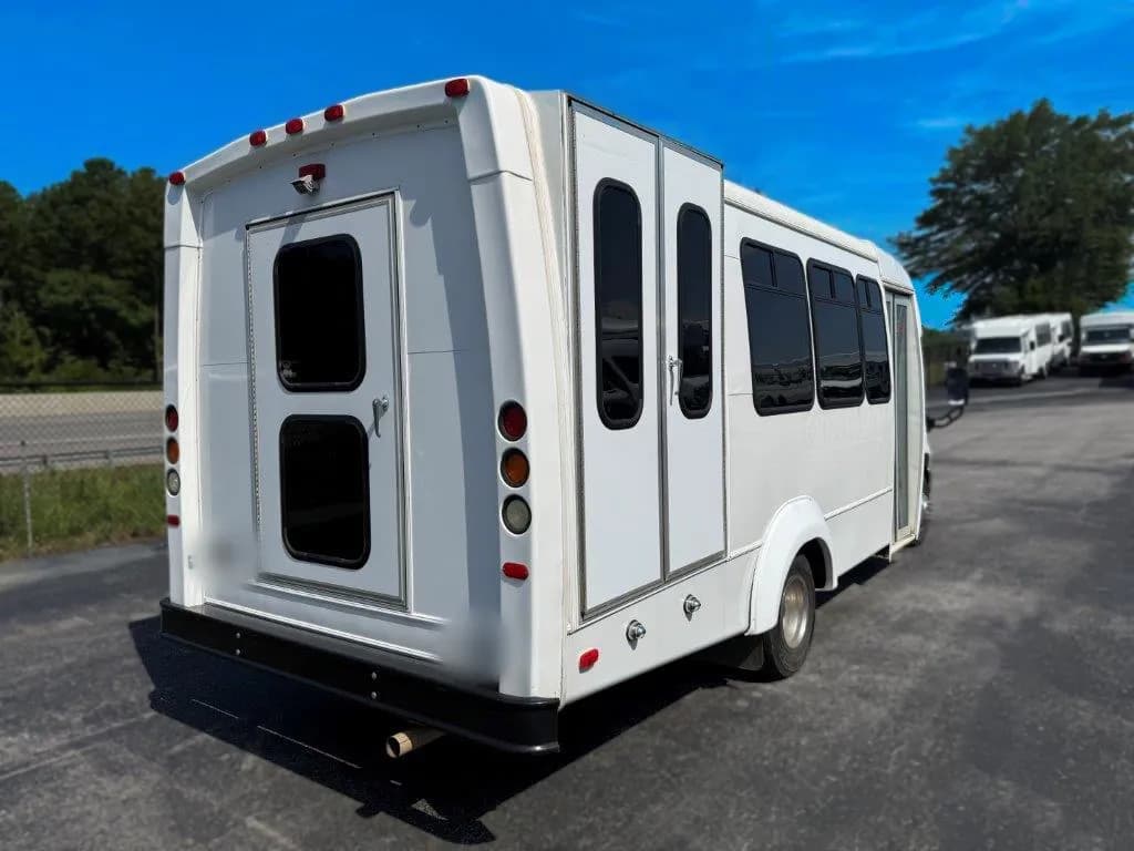 2016 Elkhart Coach ECII Shuttle Bus - Image 3
