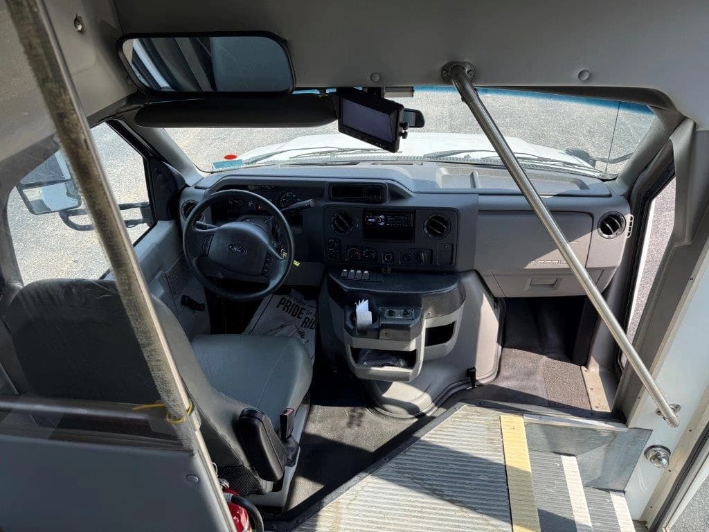 2016 Elkhart Coach ECII Shuttle Bus - Image 7