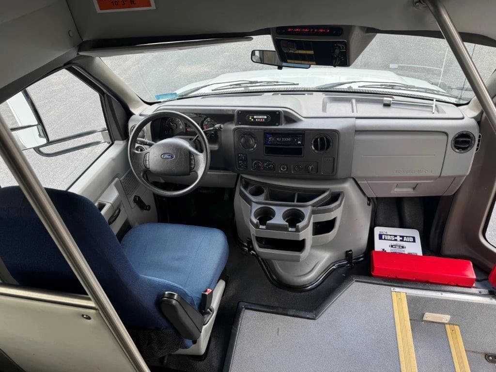 2012 Starcraft Allstar Shuttle Bus - Image 6