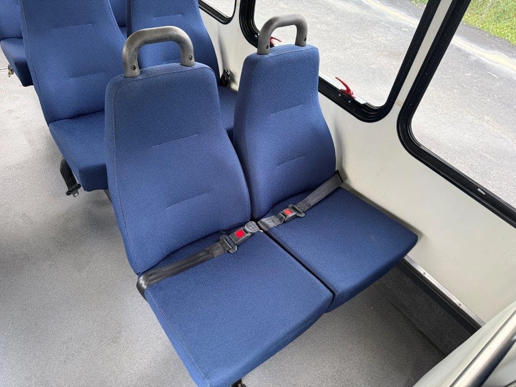 2012 Starcraft Allstar Shuttle Bus - Image 7