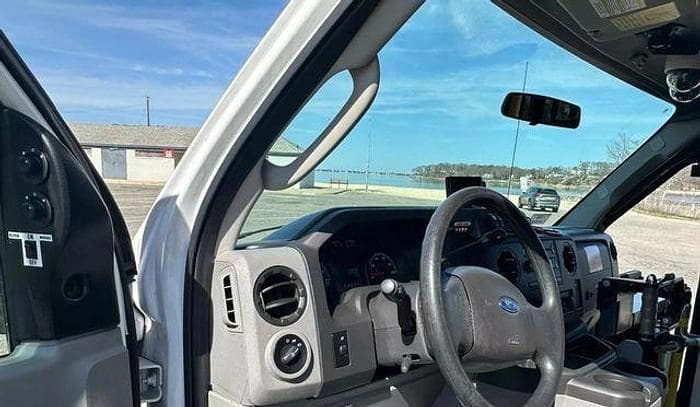 2013 Ford E-350 Non-CDL Wheelchair Shuttle Bus - Image 8