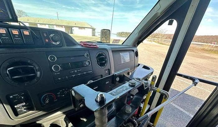2013 Ford E-350 Non-CDL Wheelchair Shuttle Bus - Image 22