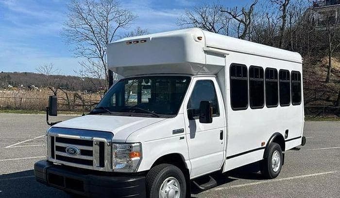 2013 Ford E-350 Non-CDL Wheelchair Shuttle Bus - Image 23