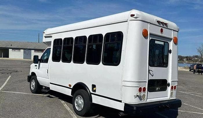 2013 Ford E-350 Non-CDL Wheelchair Shuttle Bus - Image 25