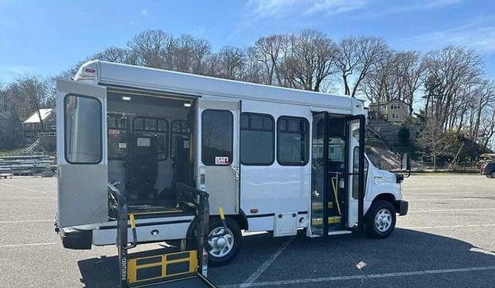 2013 Ford E-350 Non-CDL Wheelchair Shuttle Bus - Image 20