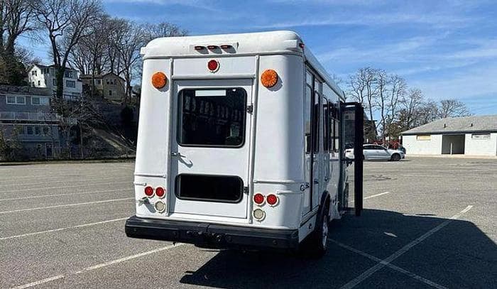 2013 Ford E-350 Non-CDL Wheelchair Shuttle Bus - Image 4