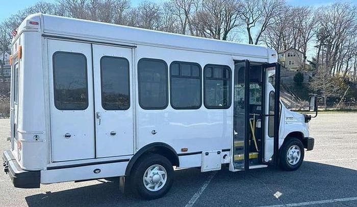 2013 Ford E-350 Non-CDL Wheelchair Shuttle Bus - Image 5