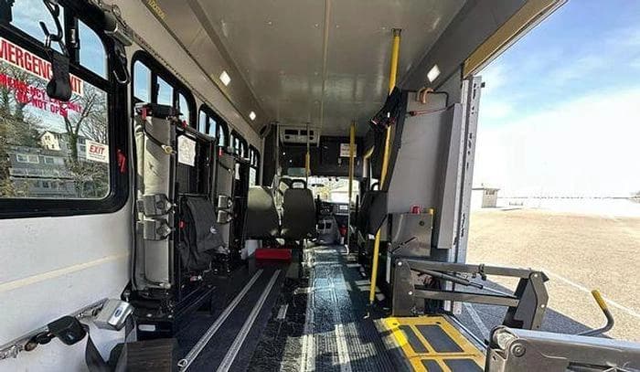 2013 Ford E-350 Non-CDL Wheelchair Shuttle Bus - Image 6
