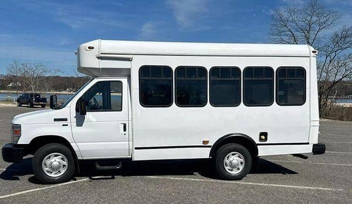 2013 Ford E-350 Non-CDL Wheelchair Shuttle Bus - Image 7