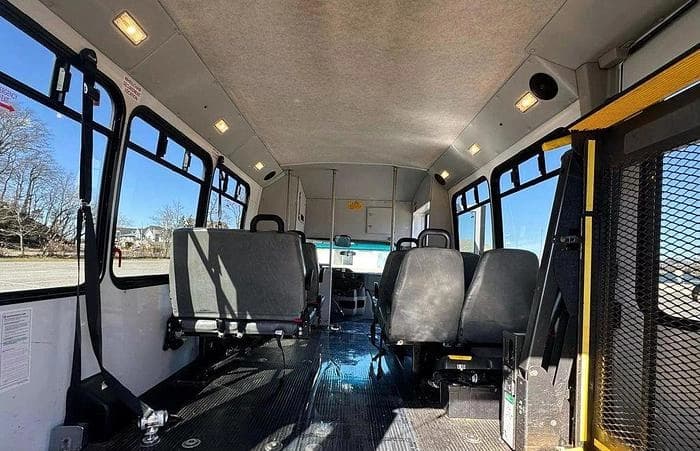 2013 Ford E-350 Non CDL 8/4 Wheelchair Shuttle Bus - Image 9