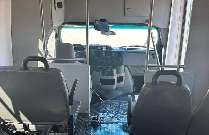 2013 Ford E-350 Non CDL 8/4 Wheelchair Shuttle Bus - Image 15