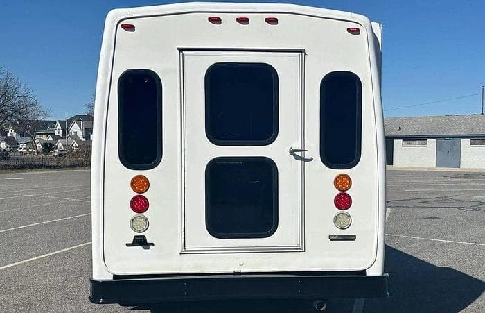 2013 Ford E-350 Non CDL 8/4 Wheelchair Shuttle Bus - Image 16