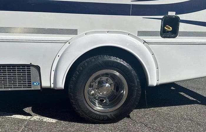2013 Ford E-350 Non CDL 8/4 Wheelchair Shuttle Bus - Image 21