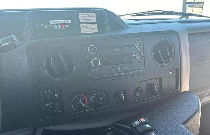 2013 Ford E-350 Non CDL 8/4 Wheelchair Shuttle Bus - Image 5