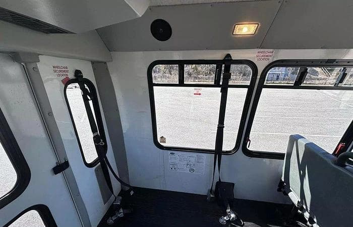 2013 Ford E-350 Non CDL 8/4 Wheelchair Shuttle Bus - Image 7