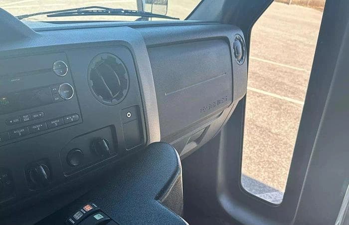 2013 Ford E-350 Non CDL 8/4 Wheelchair Shuttle Bus - Image 8