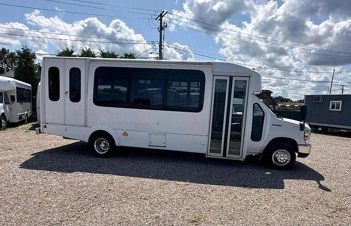 2016 Ford E-450 ADA Shuttle Bus - Image 7