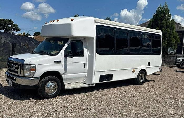2016 Ford E-450 ADA Shuttle Bus - Image 2
