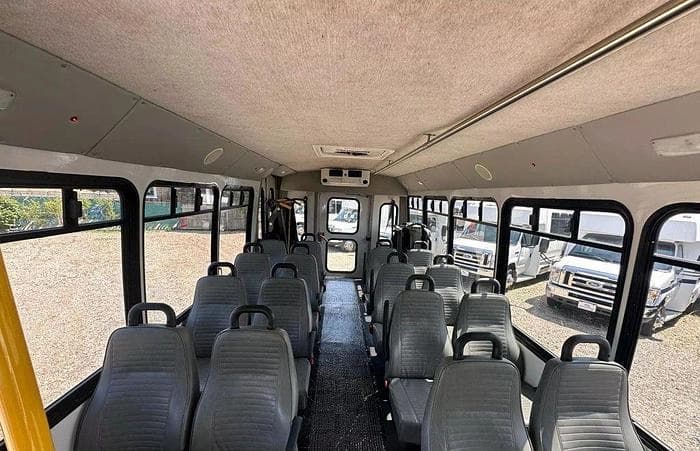 2016 Ford E-450 ADA Shuttle Bus - Image 17