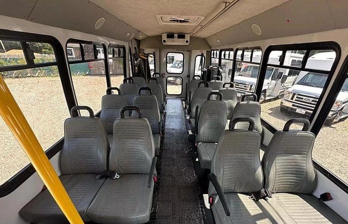2016 Ford E-450 ADA Shuttle Bus - Image 3