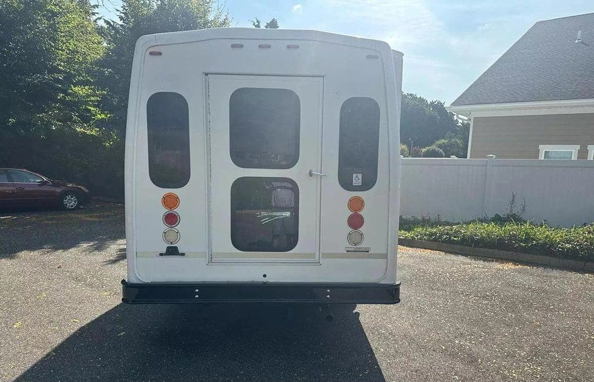 2015 Ford E-350 Non CDL Wheelchair Shuttle Bus - Image 4