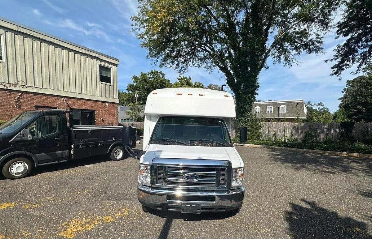 2015 Ford E-350 Non CDL Wheelchair Shuttle Bus - Image 2