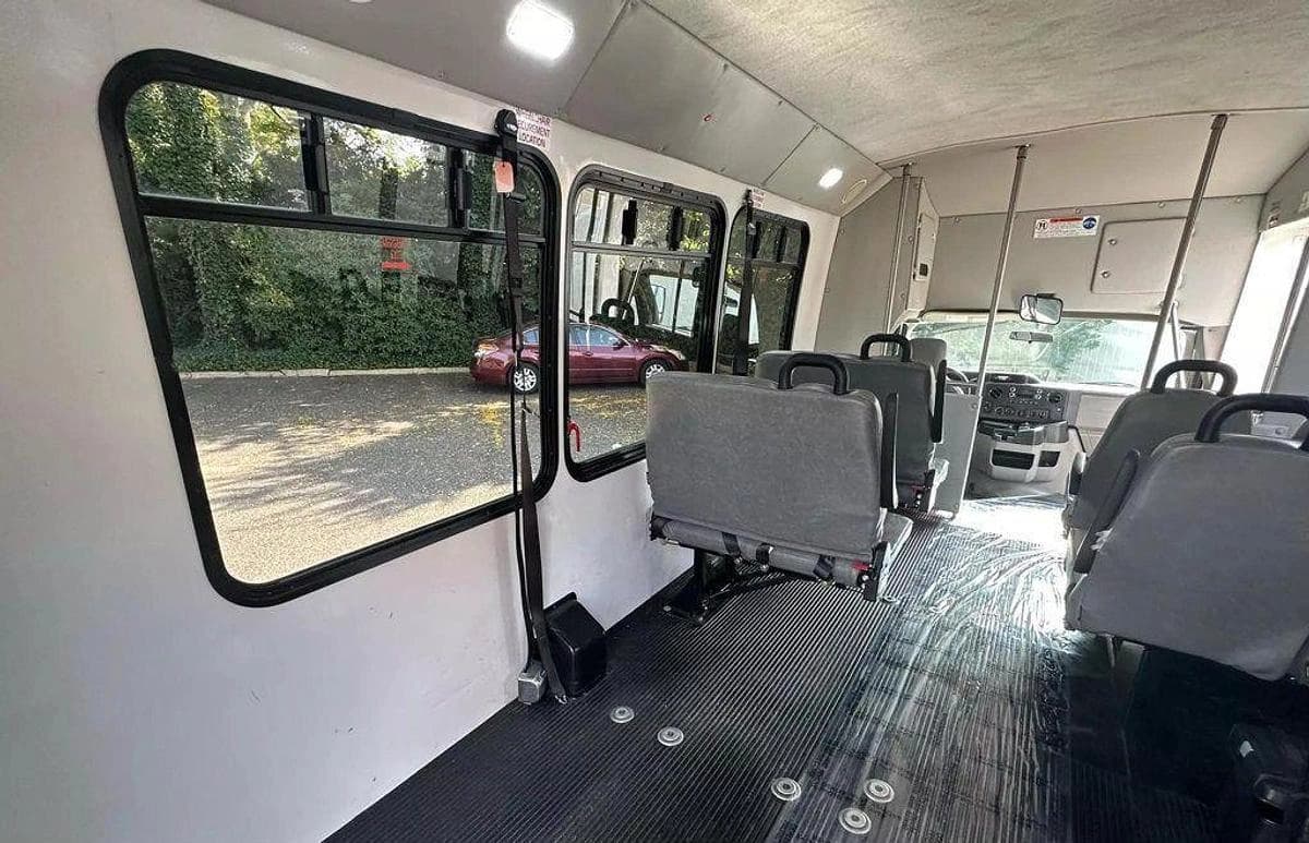2015 Ford E-350 Non CDL Wheelchair Shuttle Bus - Image 20