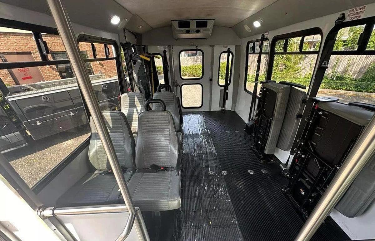 2015 Ford E-350 Non CDL Wheelchair Shuttle Bus - Image 22