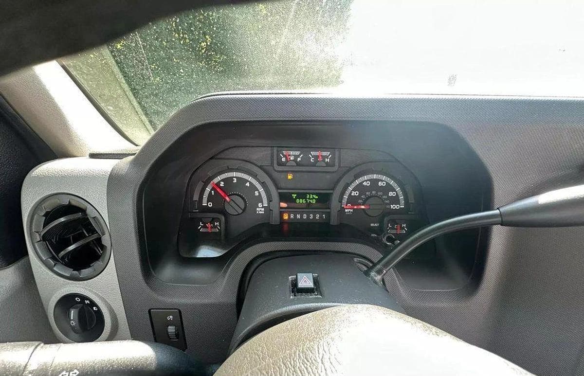 2015 Ford E-350 Non CDL Wheelchair Shuttle Bus - Image 23