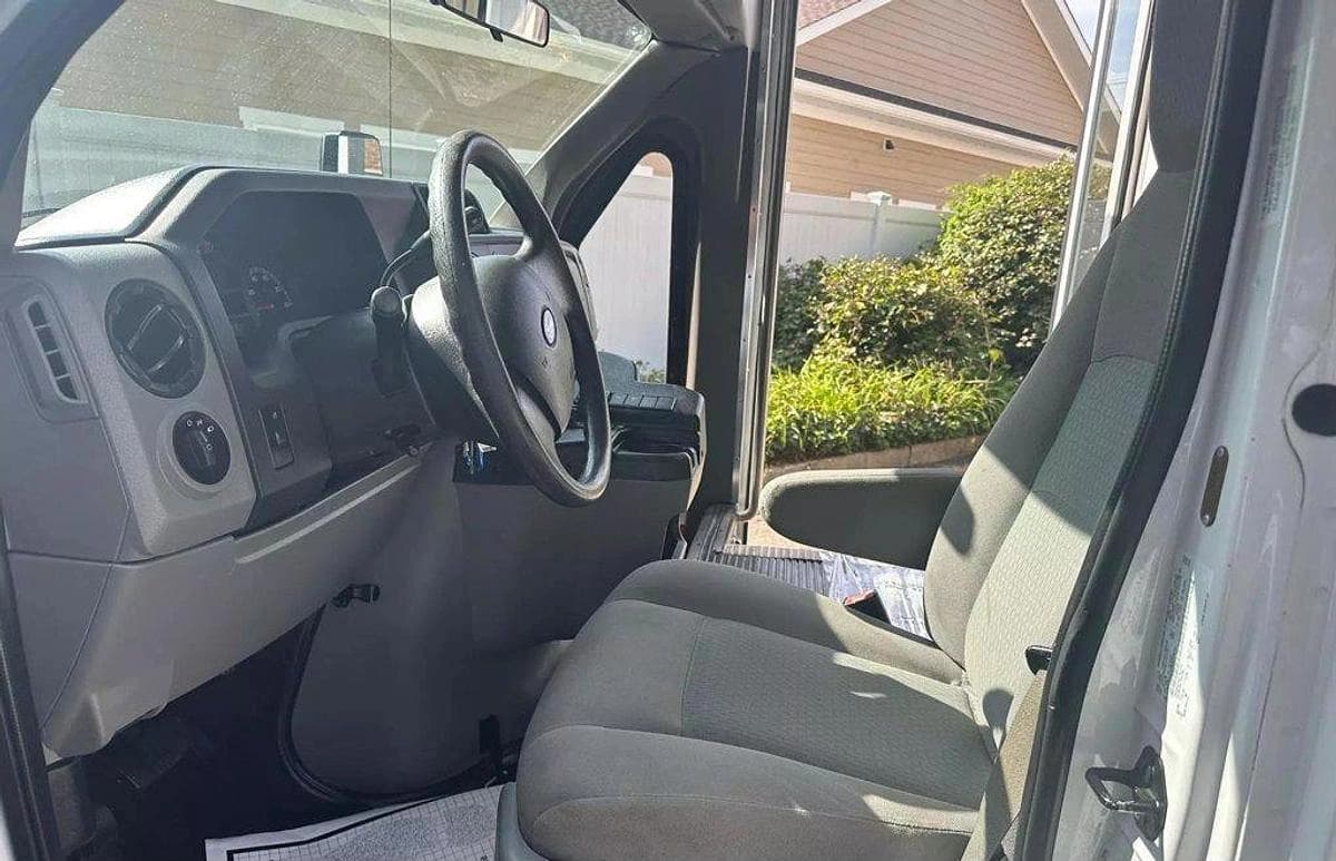 2015 Ford E-350 Non CDL Wheelchair Shuttle Bus - Image 29