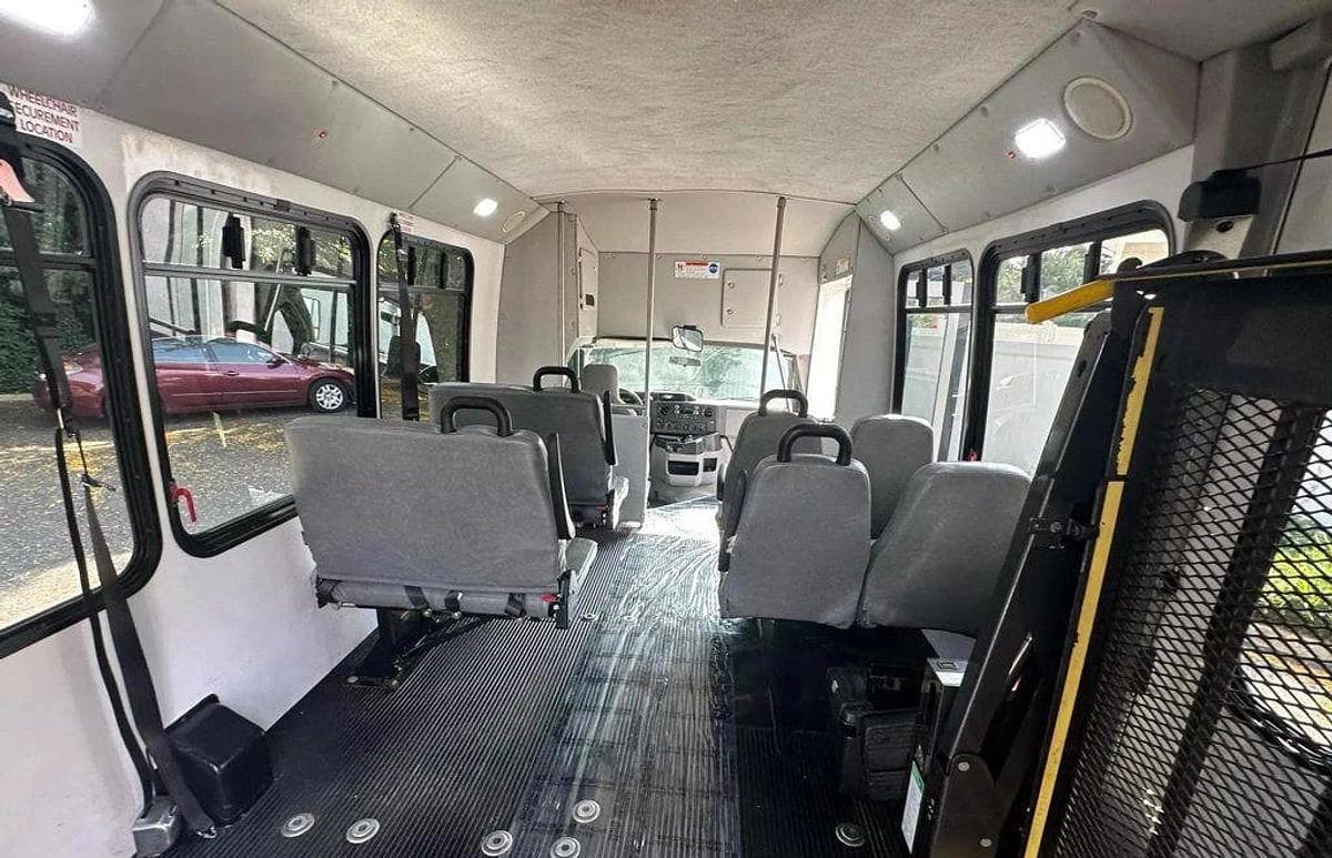 2015 Ford E-350 Non CDL Wheelchair Shuttle Bus - Image 30