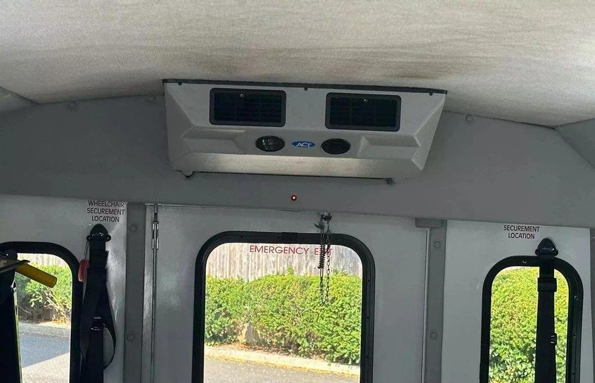 2015 Ford E-350 Non CDL Wheelchair Shuttle Bus - Image 7
