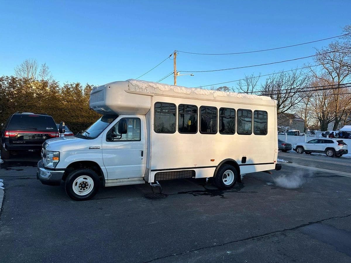 2017 Ford E450 Non-CDL ADA Shuttle Bus - Image 5