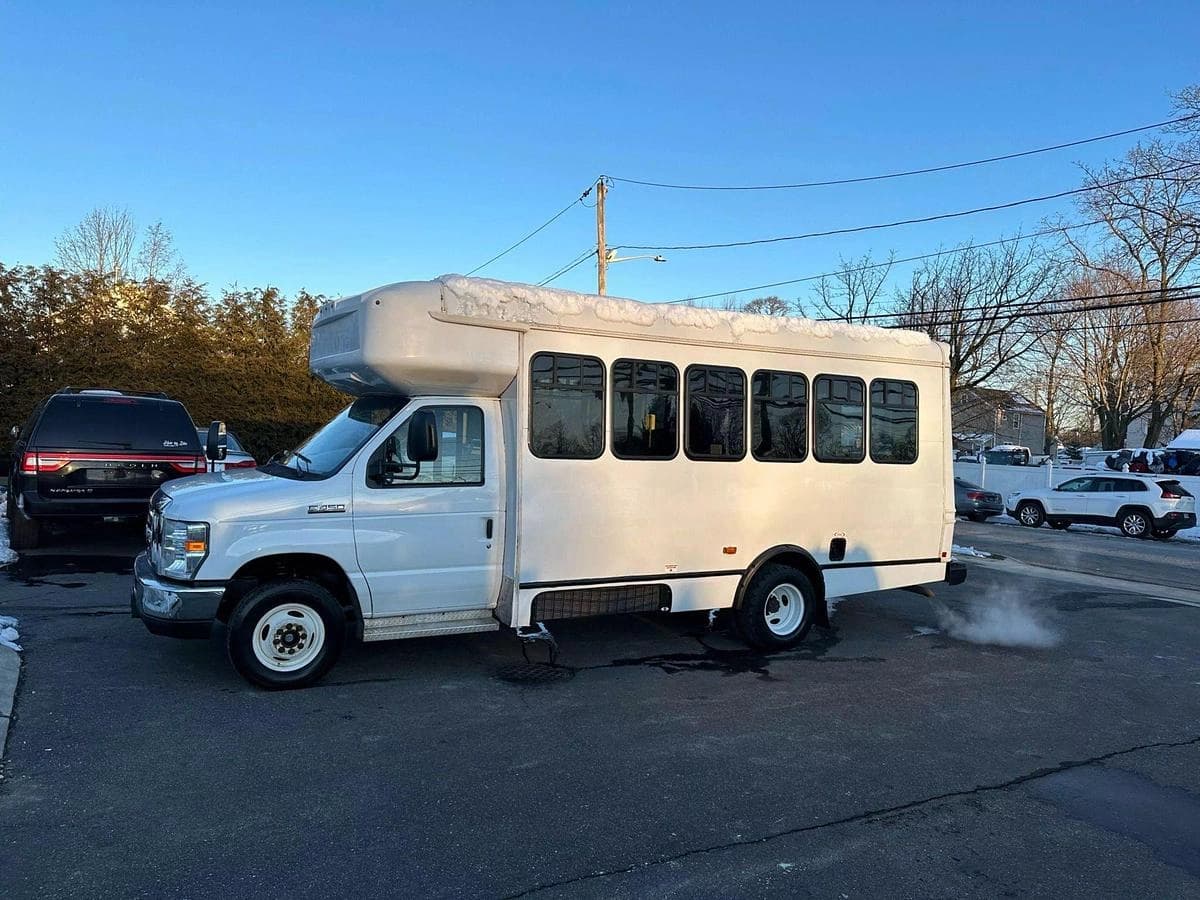 2017 Ford E450 Non-CDL ADA Shuttle Bus - Image 9