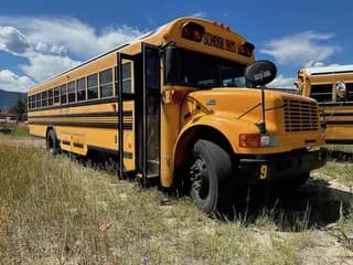 2001 International 3800 bus