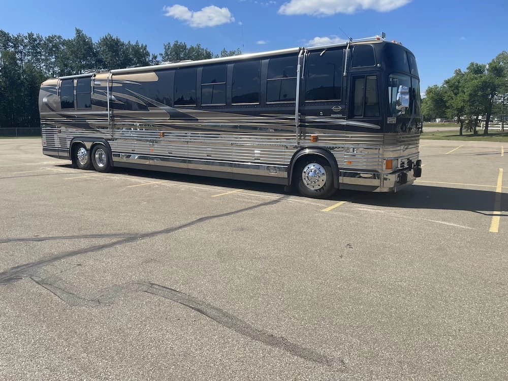 1999 Prevost Marathon XL Motorcoach - Image 1