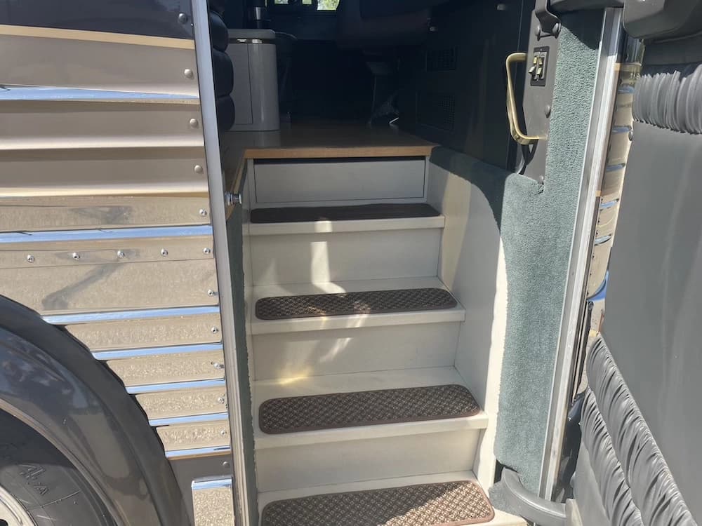 1999 Prevost Marathon XL Motorcoach - Image 12
