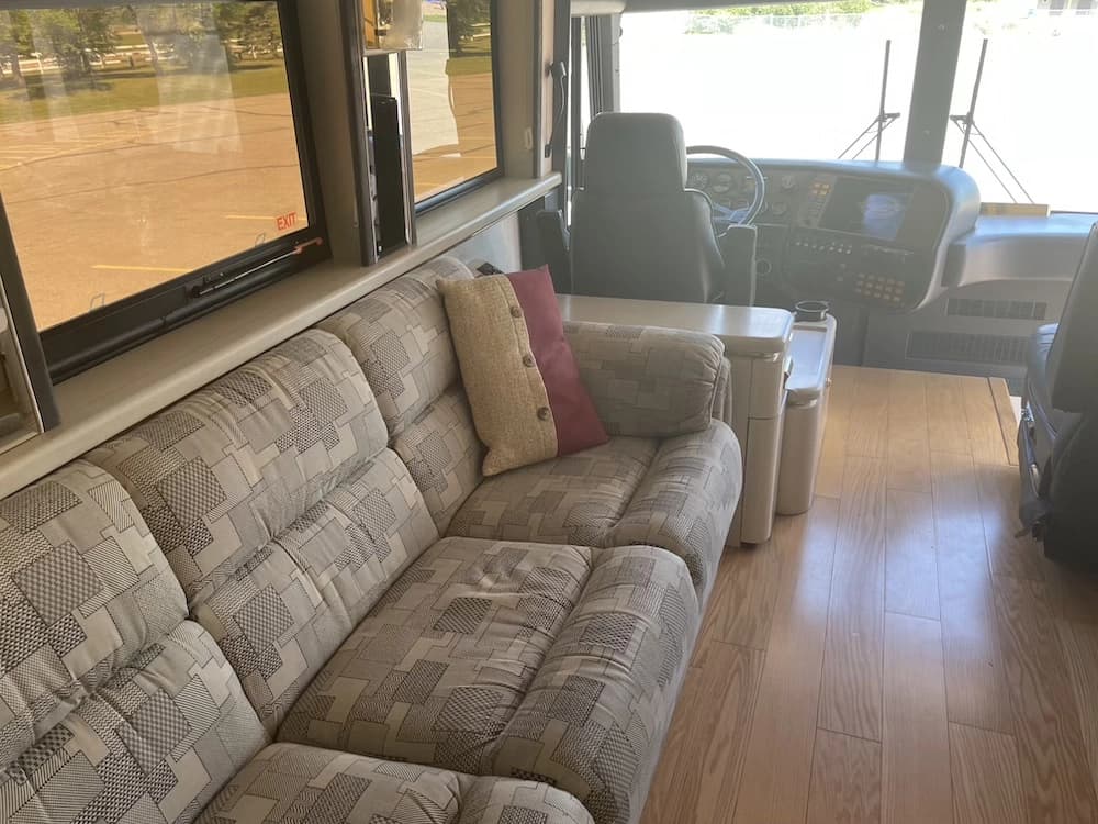 1999 Prevost Marathon XL Motorcoach - Image 15