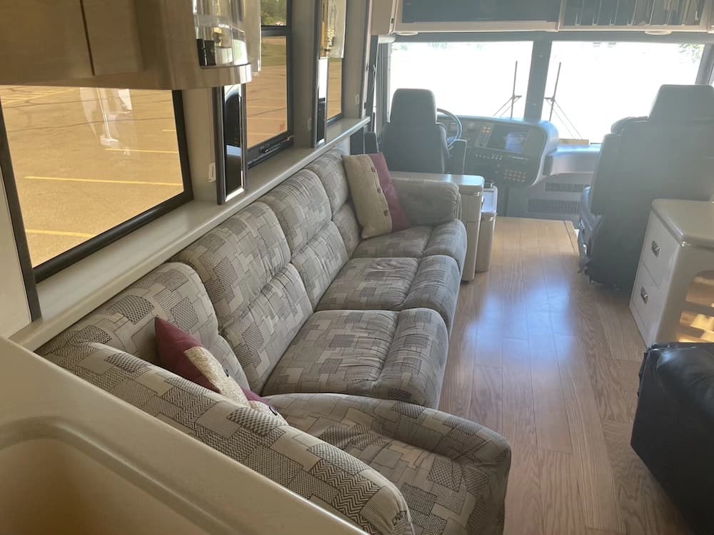 1999 Prevost Marathon XL Motorcoach - Image 16