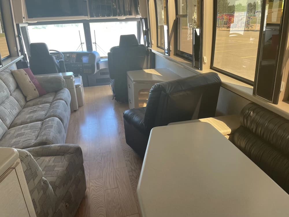 1999 Prevost Marathon XL Motorcoach - Image 17