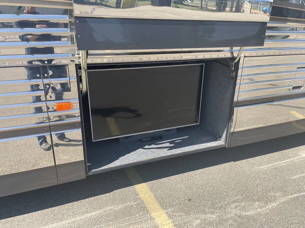 1999 Prevost Marathon XL Motorcoach - Image 9